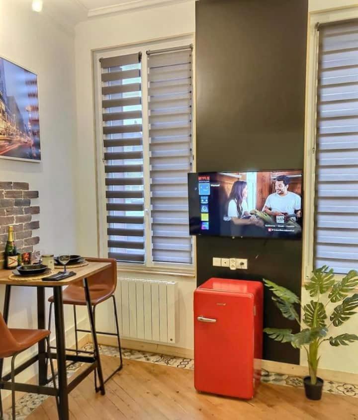 Halte - Illinois Apartment Лез Андели Екстериор снимка